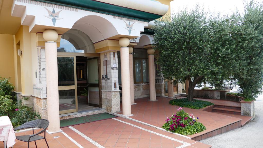 Hotel L'Ulivo Mirabella Eclano Extérieur photo